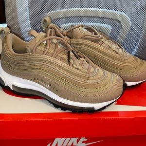 Women’s Air Max 97 SE Size 6